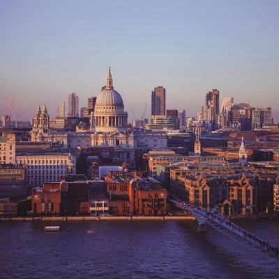 巴基斯坦提出为美伊战争谈判提供斡旋，特朗普与德黑兰释放矛盾信号